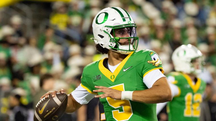 Dante Moore leads 8th-ranked Oregon in 42-13 win over Minnesota