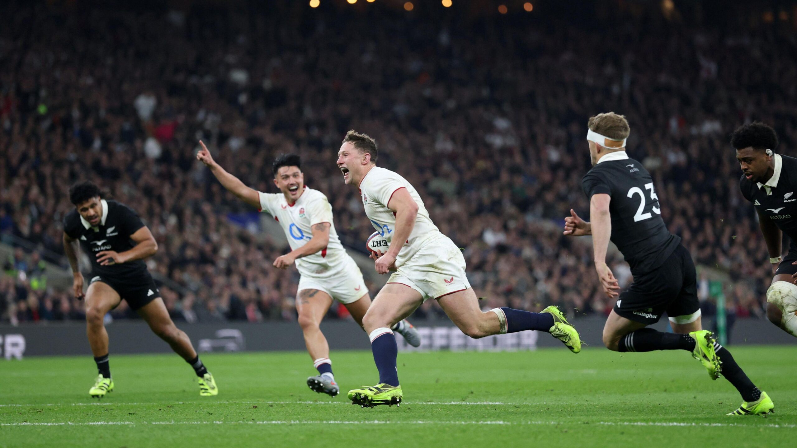England 33-19 New Zealand: Hosts come from behind to claim stunning win