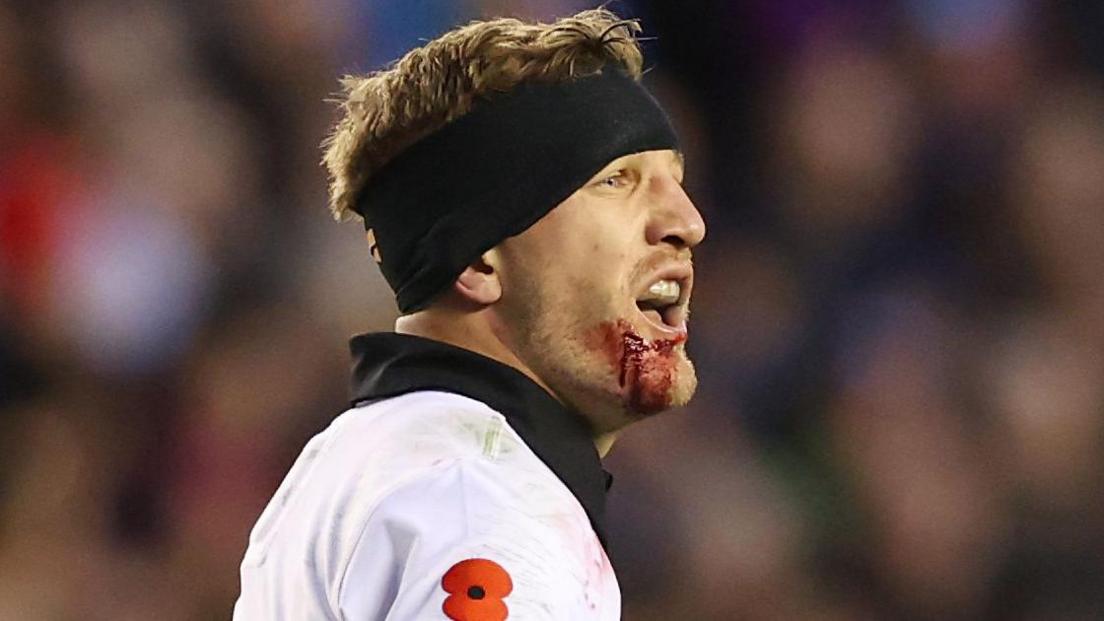 England v New Zealand: Damian McKenzie sets example for hosts