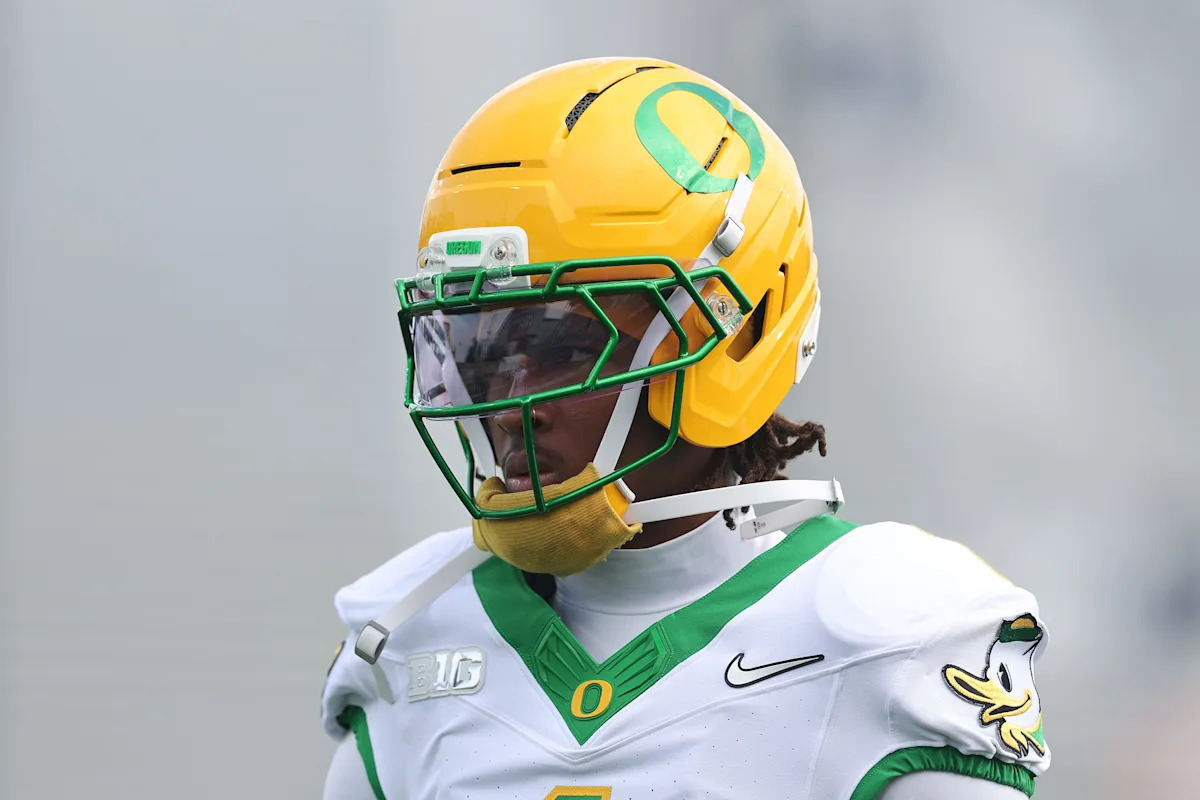 Evan Stewart, Dakorien Moore ruled out for Oregon Ducks’ game vs. Minnesota