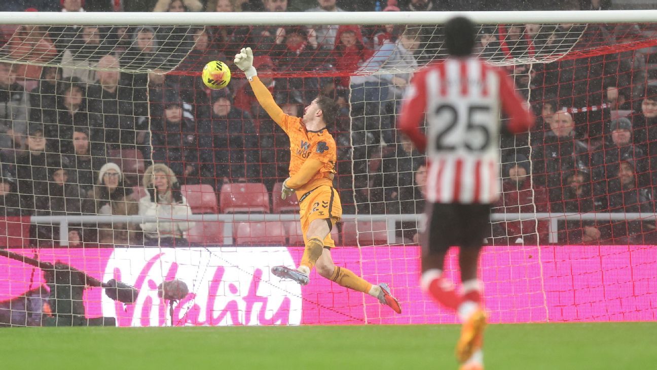 👀 USMNT star Adams scores from near halfway line
