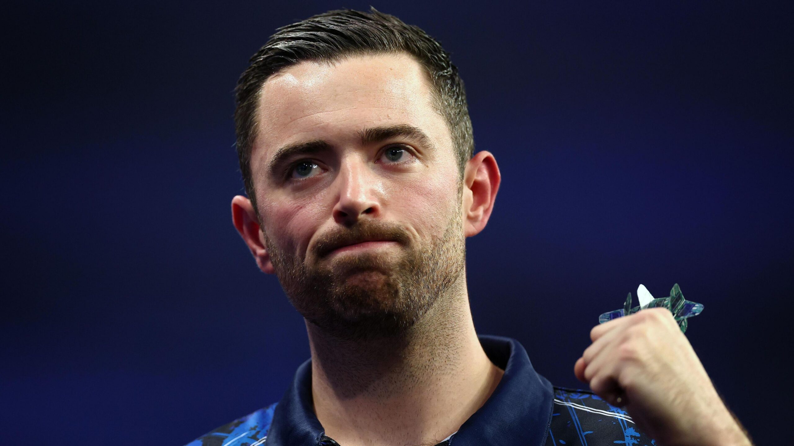 Grand Slam of Darts: Luke Humphries cruises into quarter-finals