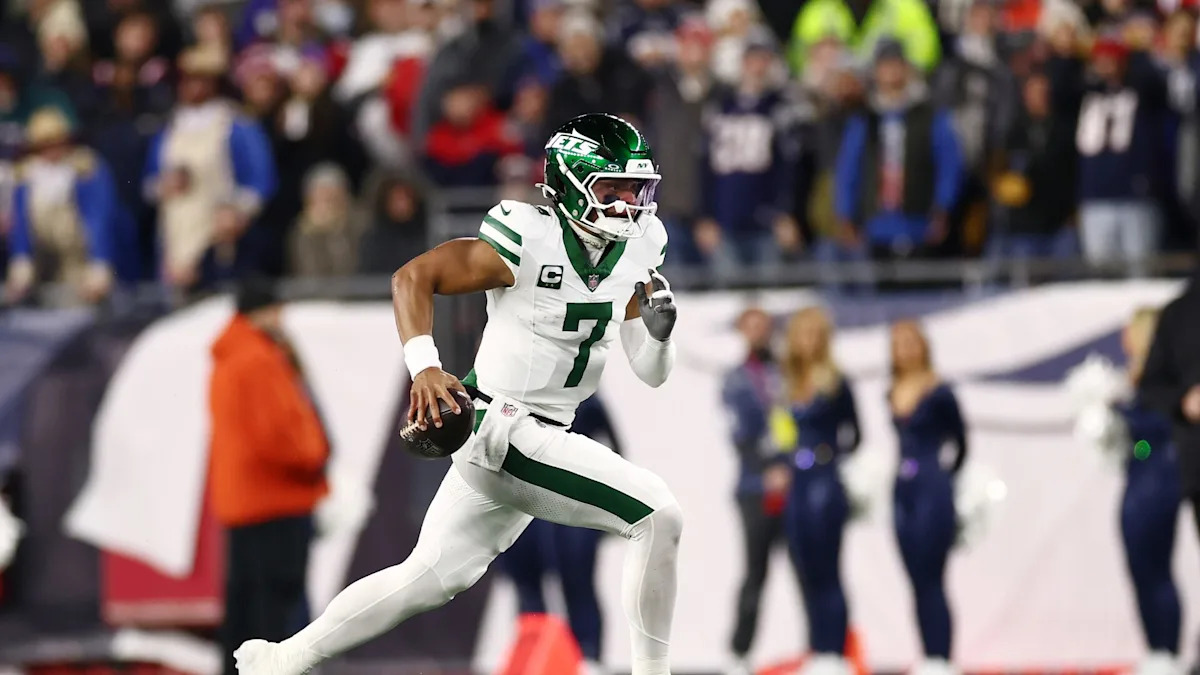 Justin Fields puts Jets up 7-0, Milton Williams questionable to return.
