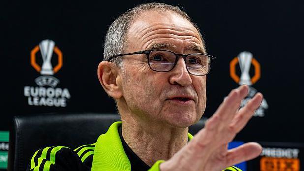 Martin O'Neill sails Celtic through choppy waters