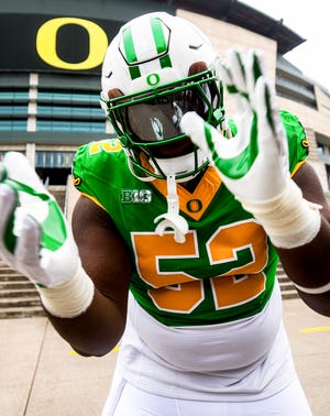 Oregon Ducks break out new helmet combo for Friday Night Lights vs. Minnesota