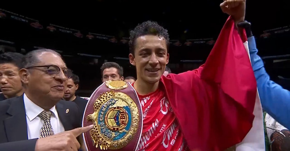 Rafael Espinoza batters Arnold Khegai, retains WBO title