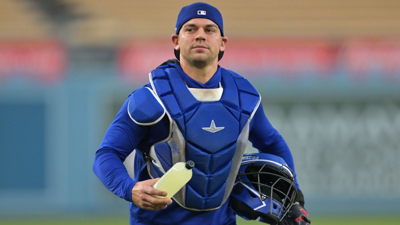 Reds claim Dodgers catcher Rortvedt off waivers
