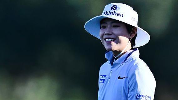 Somi Lee produces career-best round to lead LPGA season finale