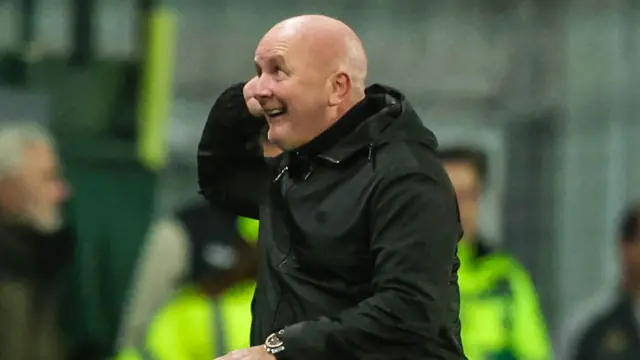 St Mirren 1-1 Hibernian: Nlundulu levels, but was he offside?