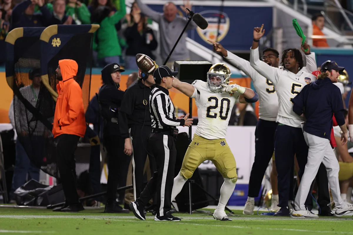Watch: Notre Dame gets a touchdown from RB Aneyas Williams at Stanford