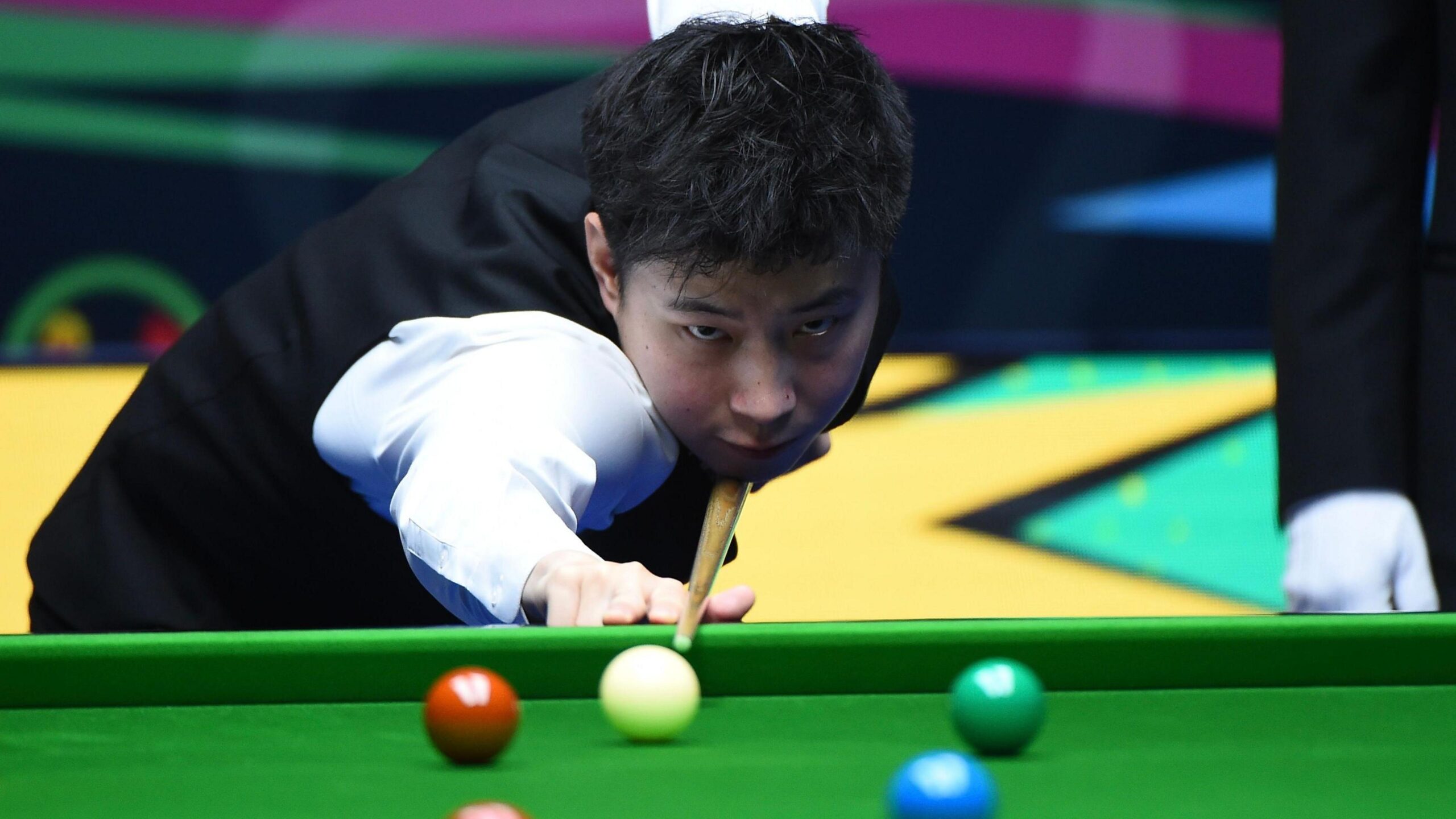 Zhao wins black-ball decider to reach Champions semis
