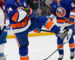 Bo Horvat lifts the Islanders to a 3-2 shootout victory over the slumping Blackhawks