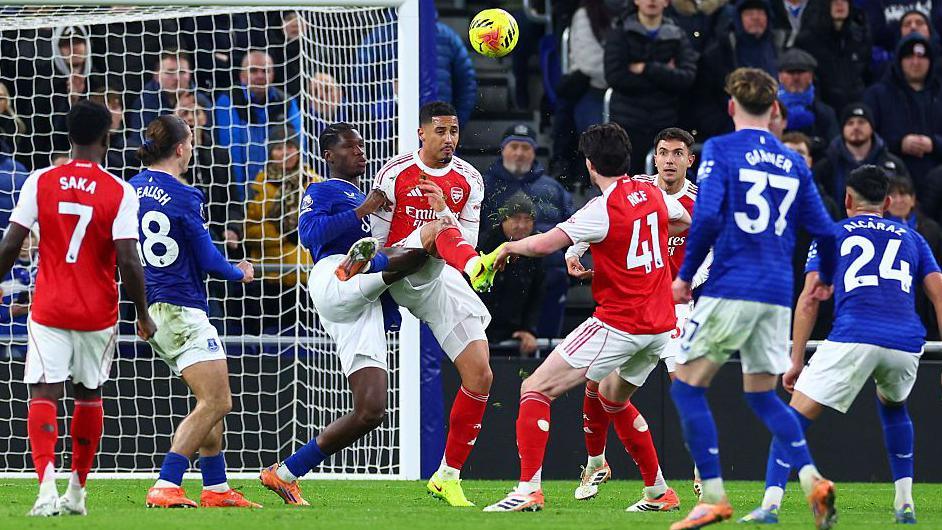 Key Match Incidents Panel: Everton wrongly denied penalty in Arsenal defeat