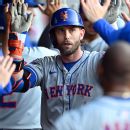 Mariners sign OF Refsnyder to 1-year contract