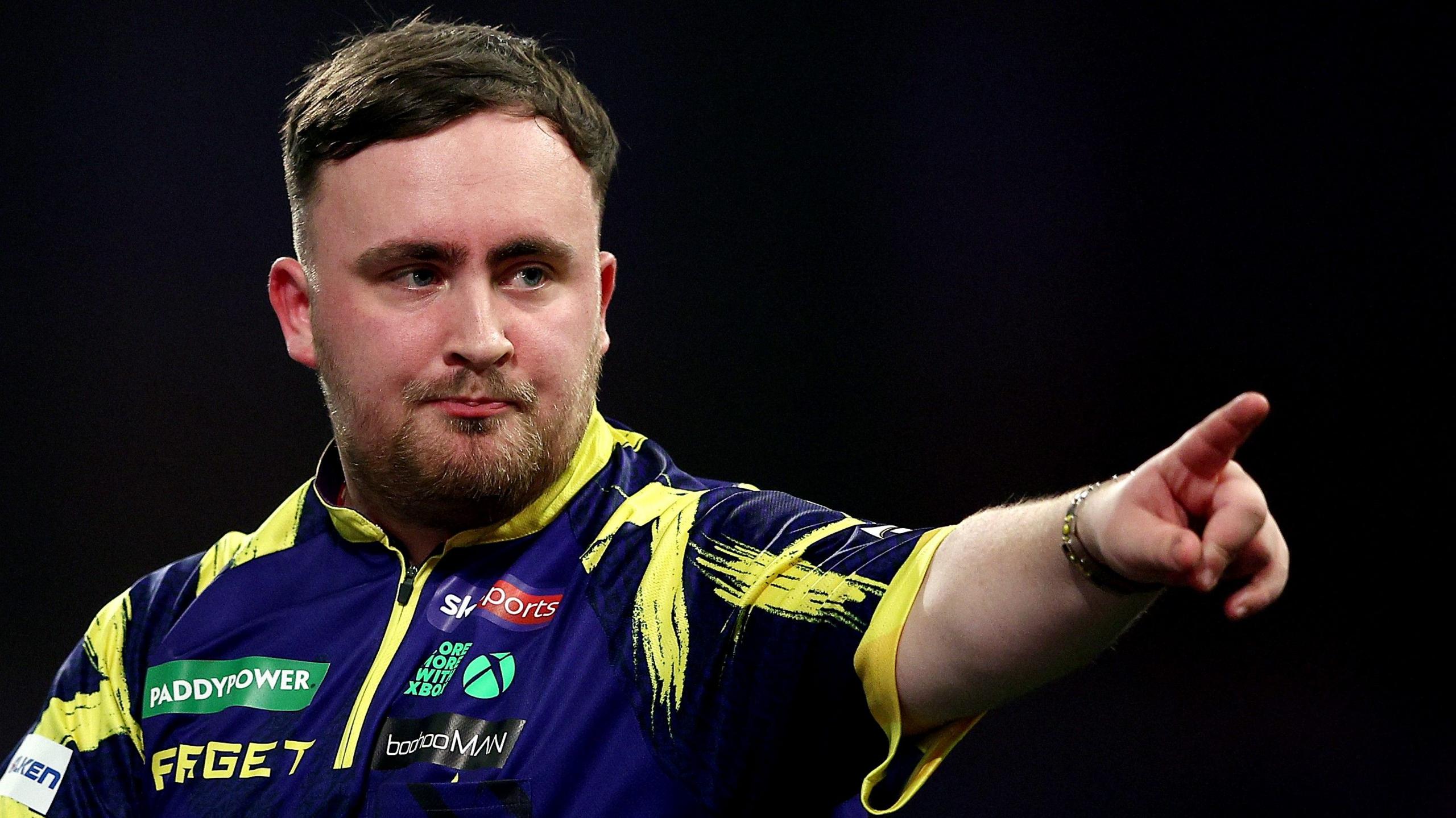 PDC World Darts Championship: Luke Littler wins but Stephen Bunting out in third round