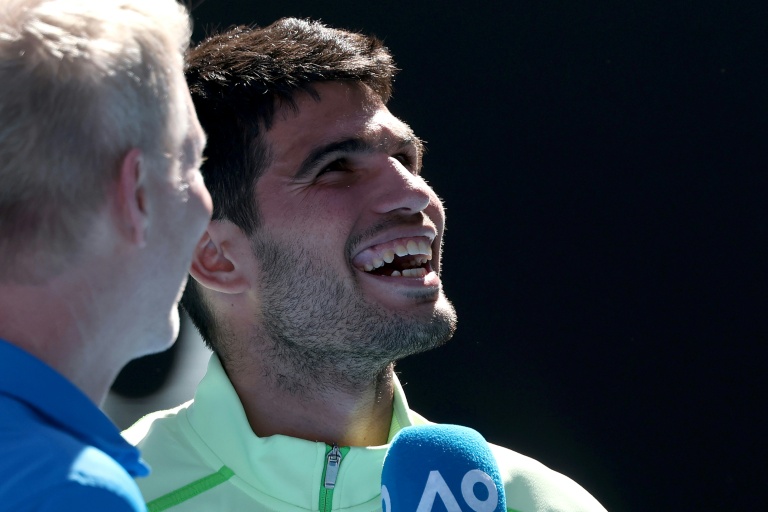 Alcaraz eases into Melbourne last 16 as Sabalenka 'all over the place'