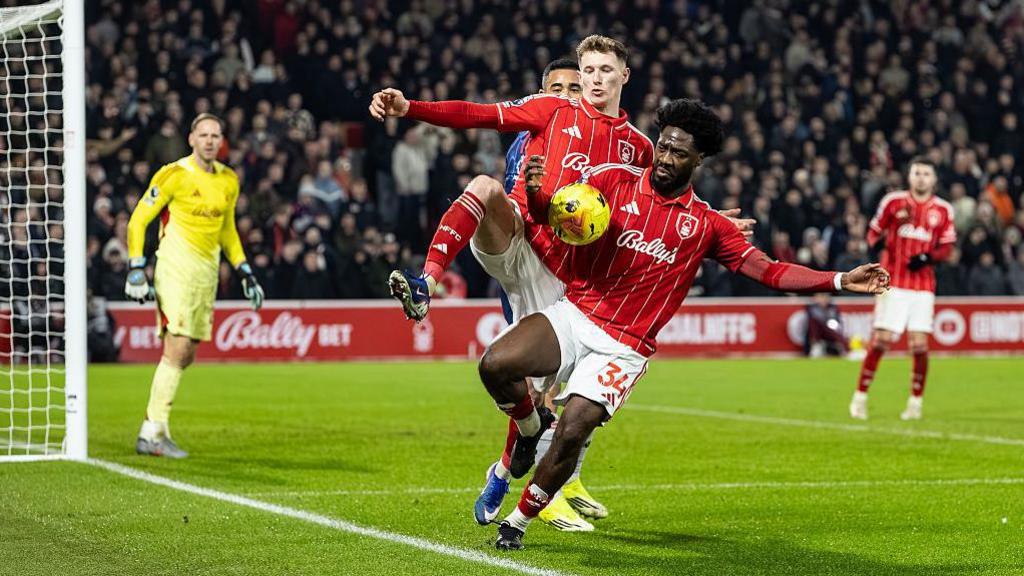 Arsenal held to goalless draw at Nottingham Forest – but should Gunners have been awarded penalty?