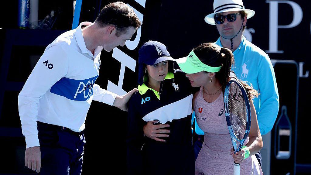 Australian Open 2026: Zeynep Sonmez helps ball girl who collapsed during her win over Ekaterina Alexandrova