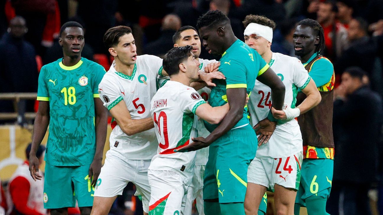 Chaos at AFCON final as Senegal walk off field
