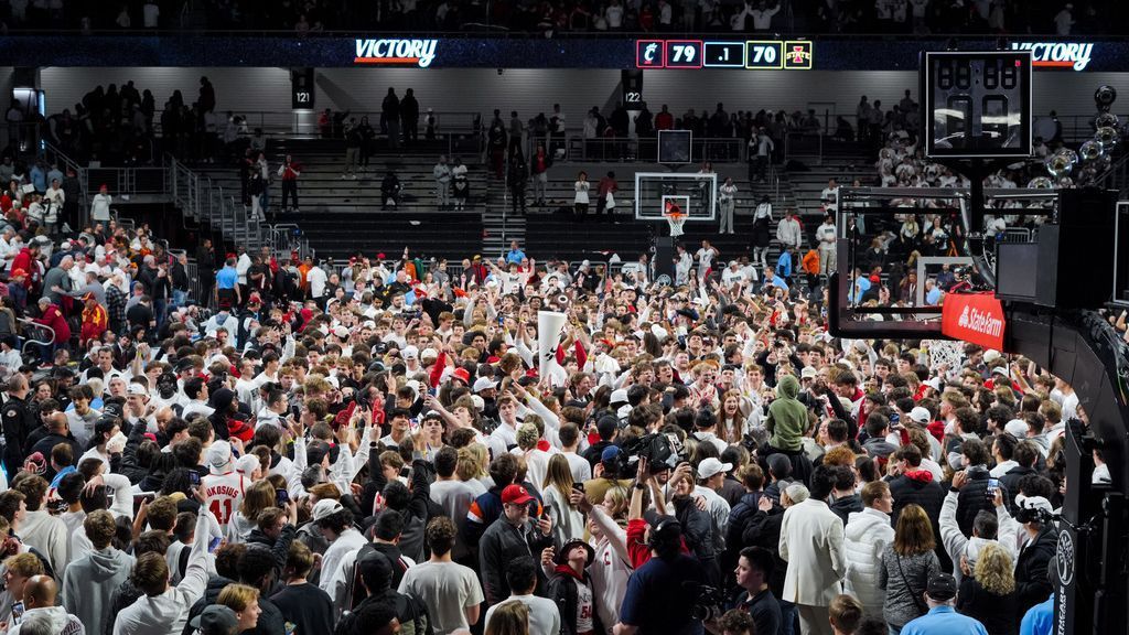 Cincinnati hands No. 2 Iowa State second straight loss