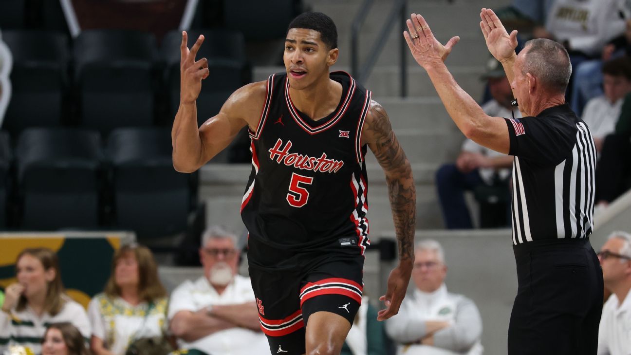 Houston wins school-record 16th straight on road