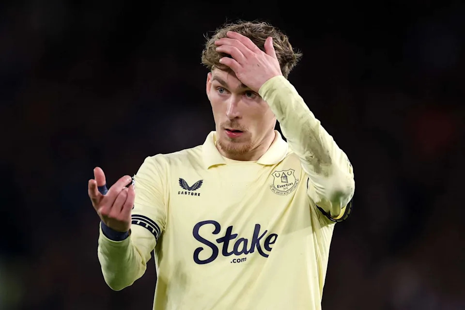 James Garner finally signs new Everton contract