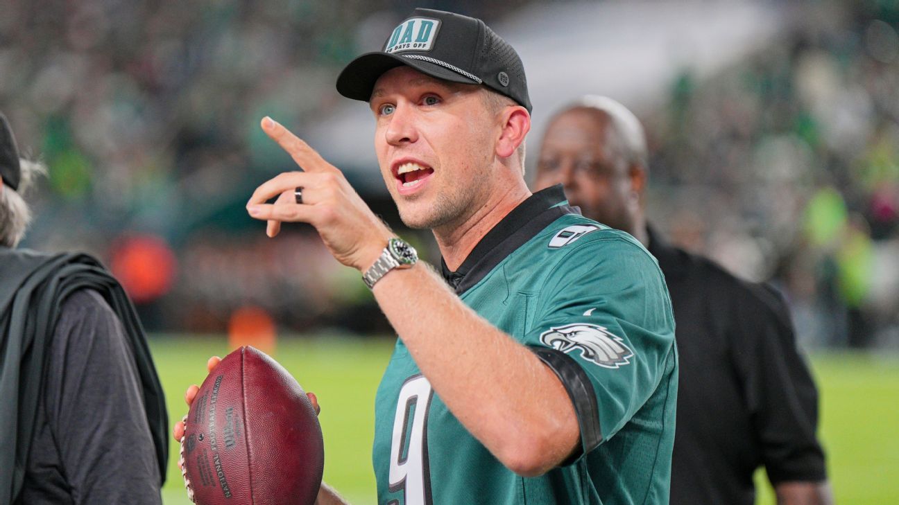 Nick Foles reminds Broncos fans of history as Jarrett Stidham set to start vs. Patriots