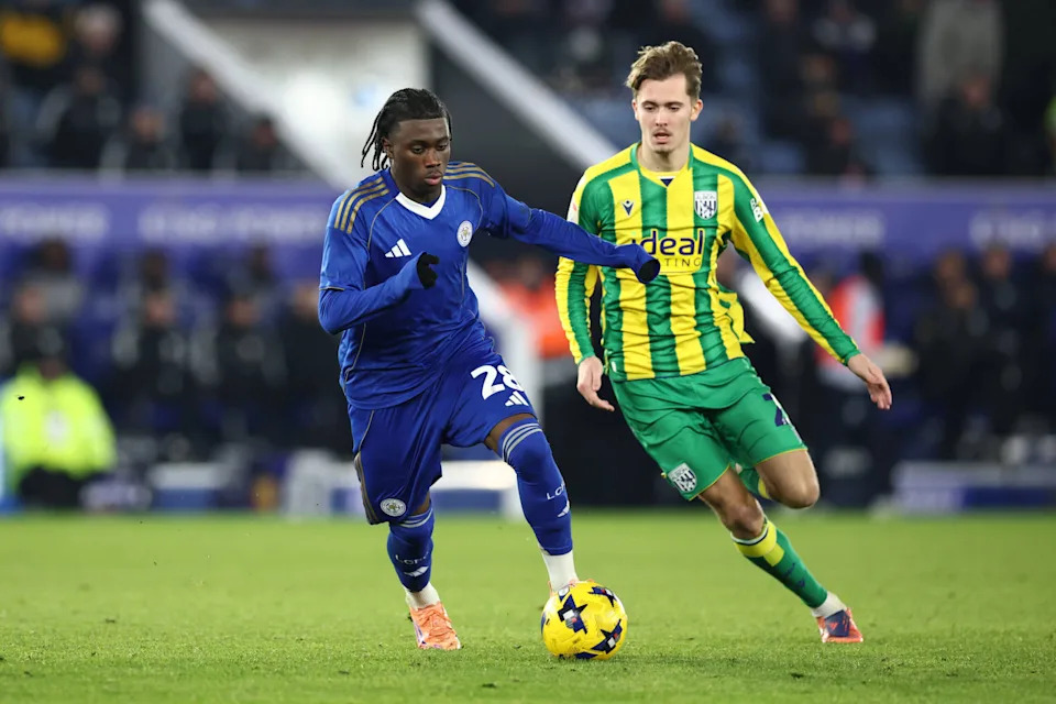 Report: Chelsea and Manchester City chase Championship star