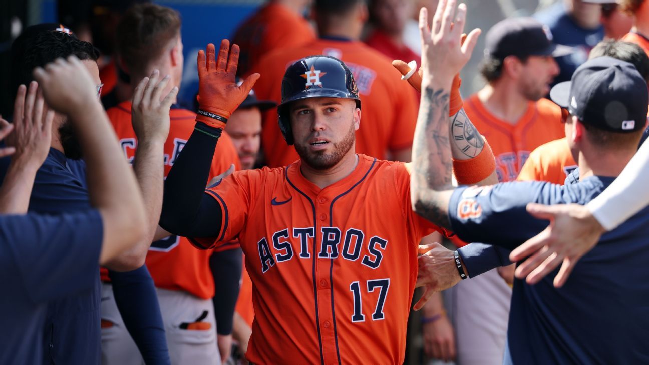 Source: Twins add catcher Caratini on 2-year deal