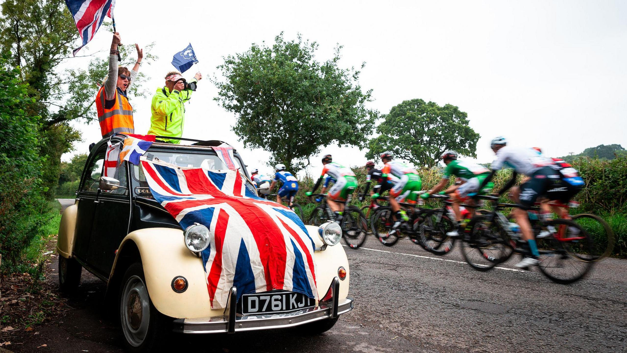 Tour de France 2027: Men's and women's events to start in Edinburgh and Leeds