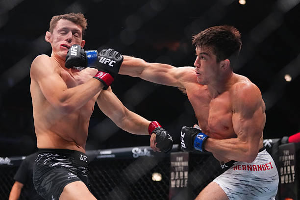 Alexander Hernandez Stuns Chase Hooper with Insane Buzzer-Beating TKO – UFC 319 Highlights