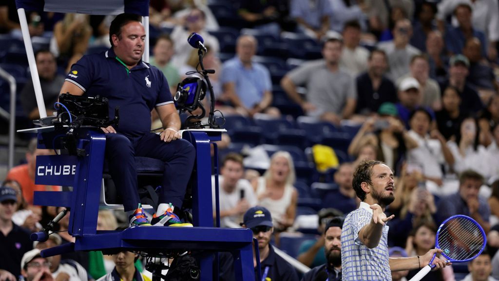 Bonzi survives Medvedev's late surge, meltdown