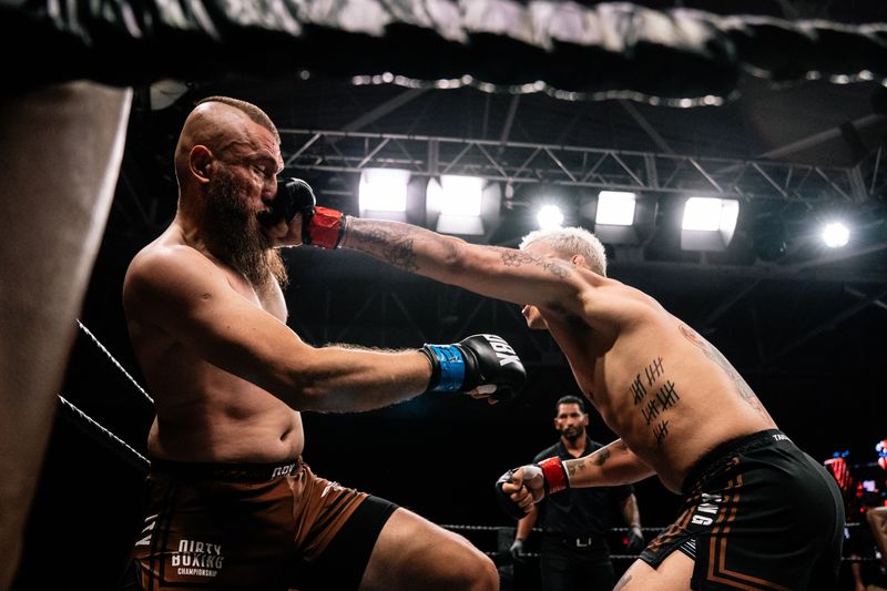 Ex-UFC Fighter Bryan Battle Scores 56-Second KO in Dirty Boxing Debut – DBX 3 Highlights