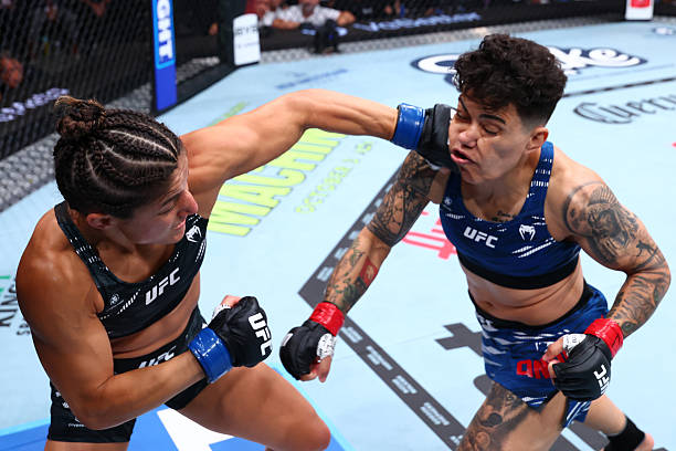 Loopy Godinez Overcomes Late Surge to Beat Jessica Andrade – UFC 319 Highlights