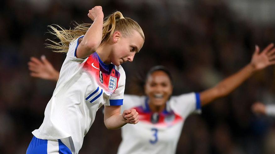 Beever-Jones 'asking questions' - should she start for England?