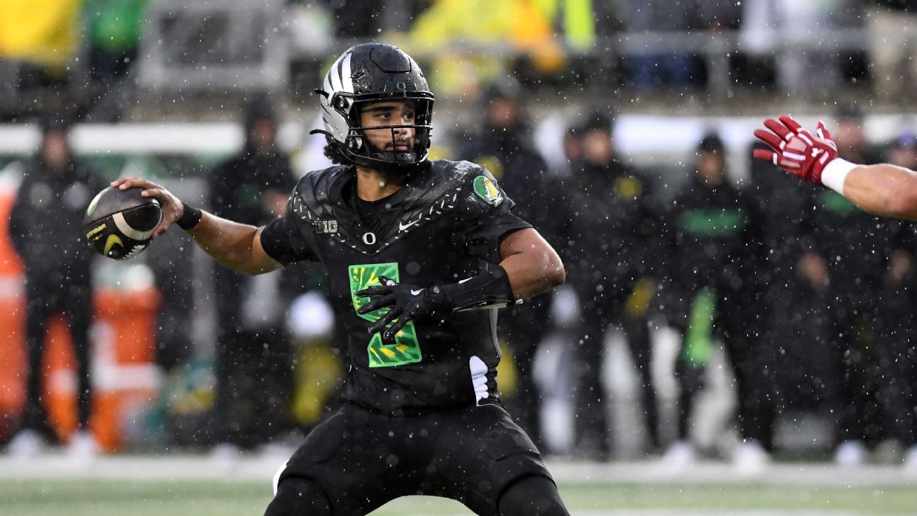 Ducks QB Moore leaves game following nose impact