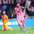 Messi honored with Golden Boot before playoffs