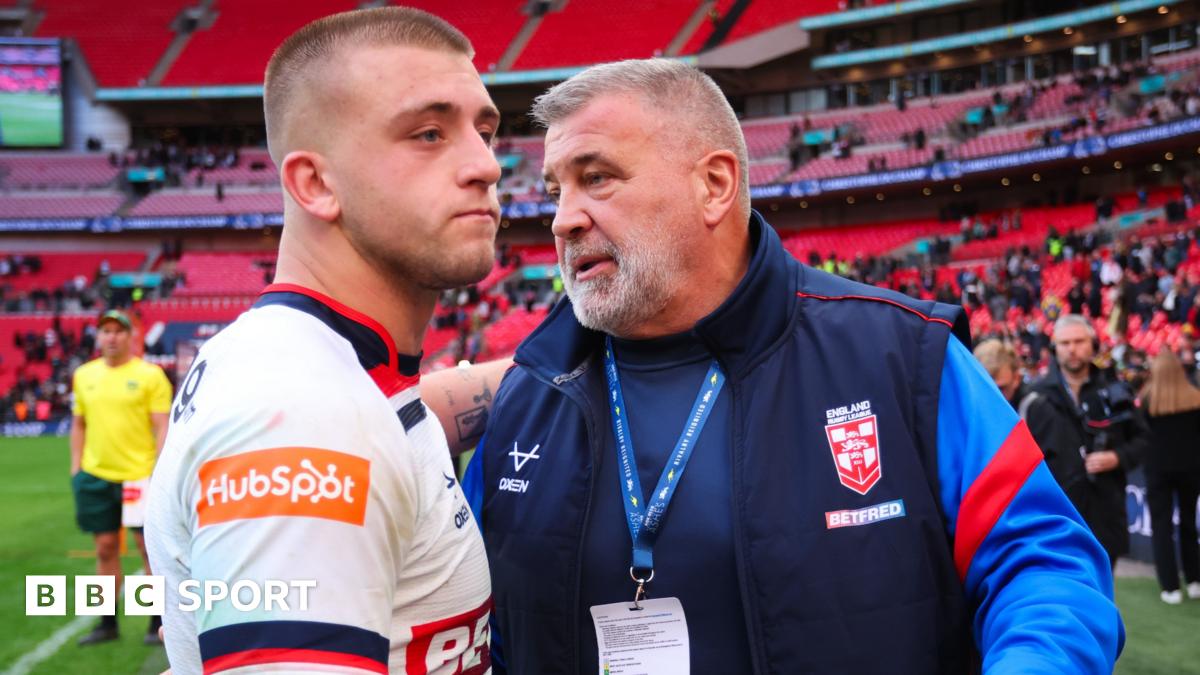 Rugby League Ashes: Error-prone England suffer 'torture' at Wembley