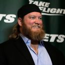 <!-- AI INSTRUCTIONS: Reescribe este título para que sea corto, atractivo y optimizado para SEO con enfoque en apuestas deportivas. -->
Jets honor late Mangold with tribute before game