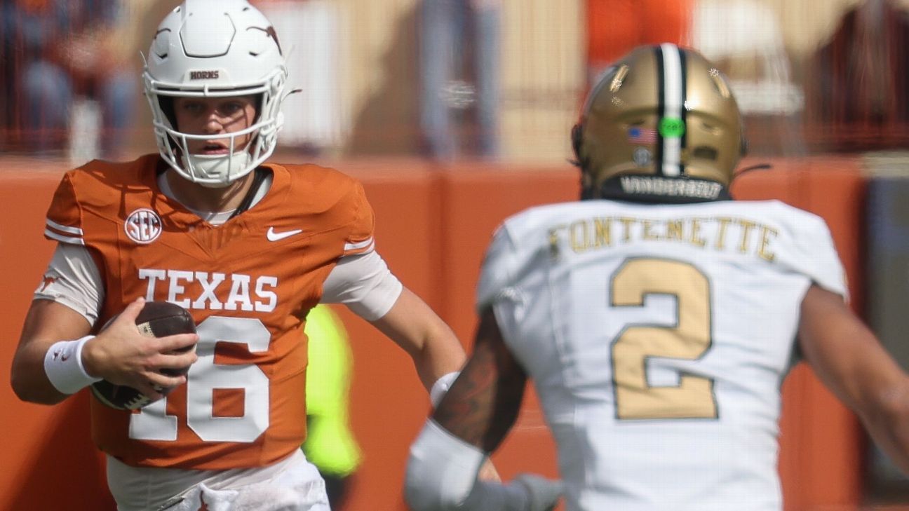 Manning returns as Texas holds off Vanderbilt