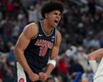 Peat wows in debut as Arizona beats No. 3 Florida