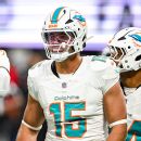 Sources: Eagles land Phillips in Dolphins trade