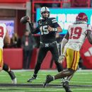 Sources: Nebraska QB Raiola has broken fibula