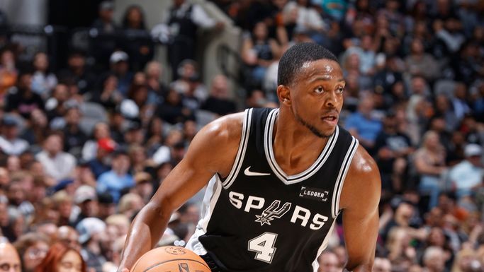 Spurs’ Fox hits ground running, has 24 in debut