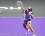 Swiatek beats Keys on first day of WTA Finals