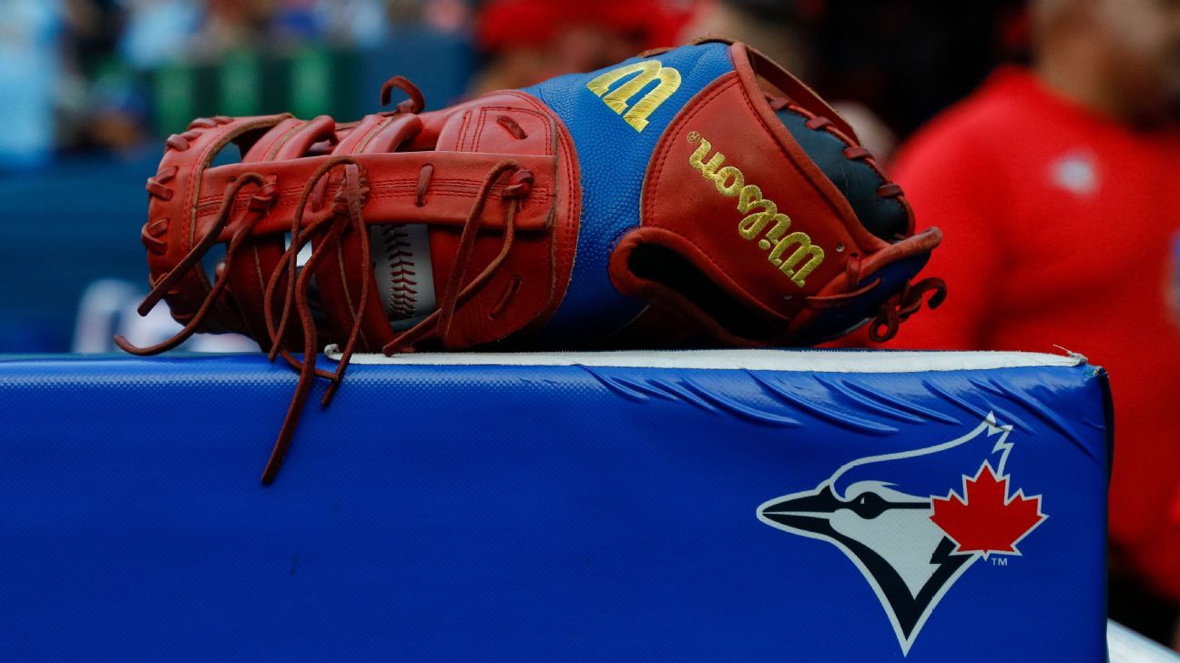 Blue Jays acquire right-hander Lee from Tigers