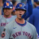 Braves sign vet OF Yastrzemski to 2-year deal