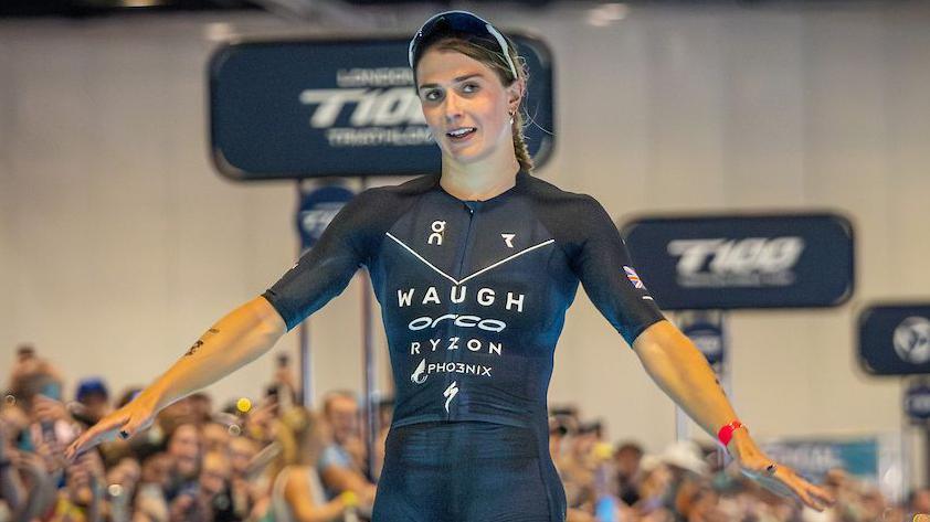 'Drama queen' finale as GB's Waugh wins triathlon world title