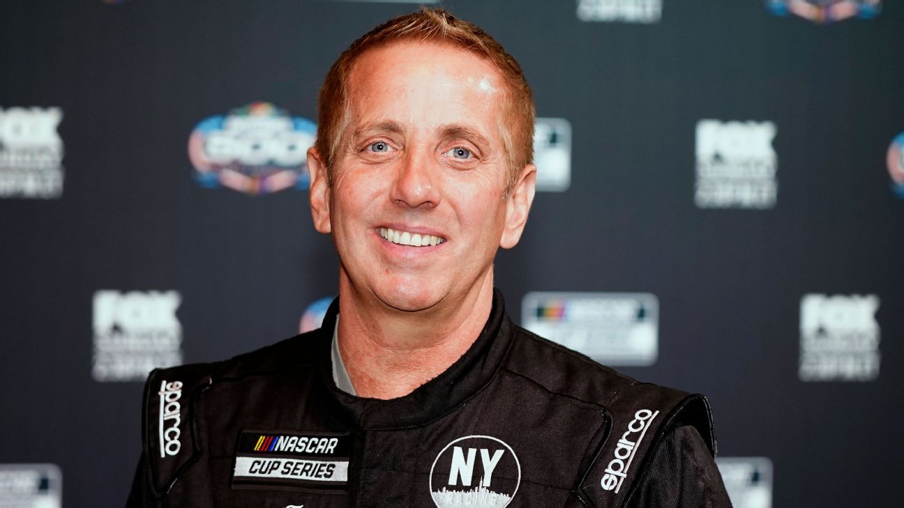 Ex-NASCAR driver Biffle, family die in plane crash