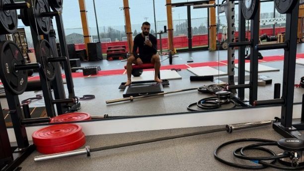 📷 Salah posts Instagram photo alone in gym